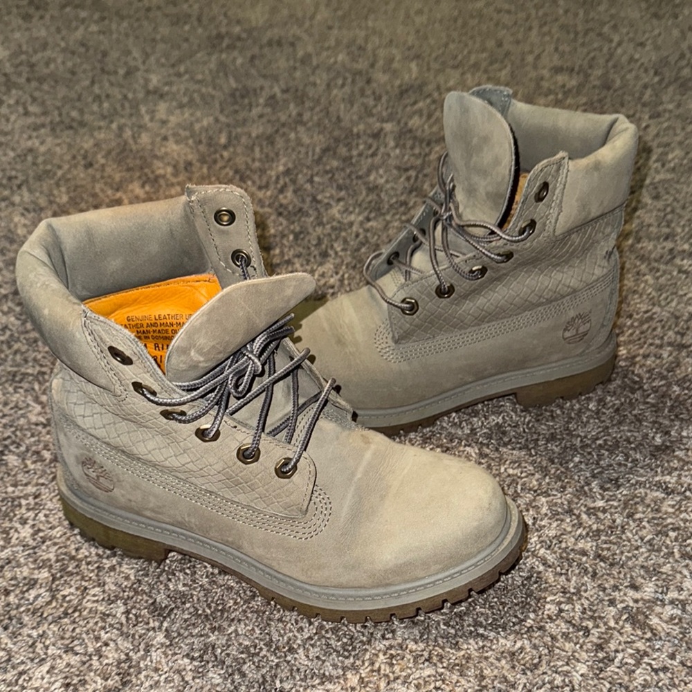 Woman’s 7.5 Timberland Gray Leather Boots